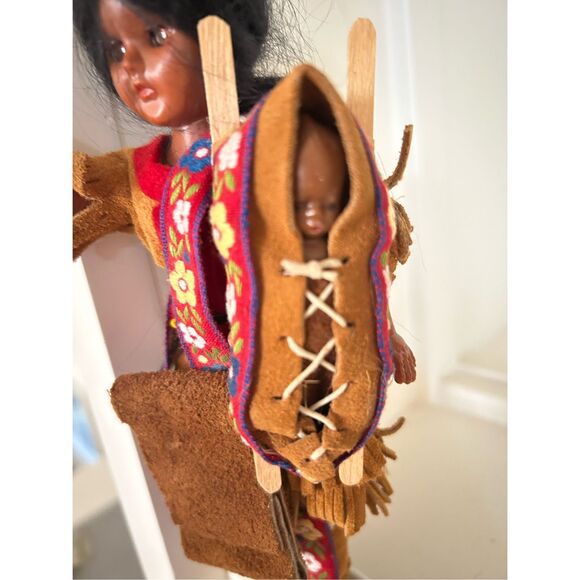 Vintage Native American Doll in Original Box - Picture 2 of 9